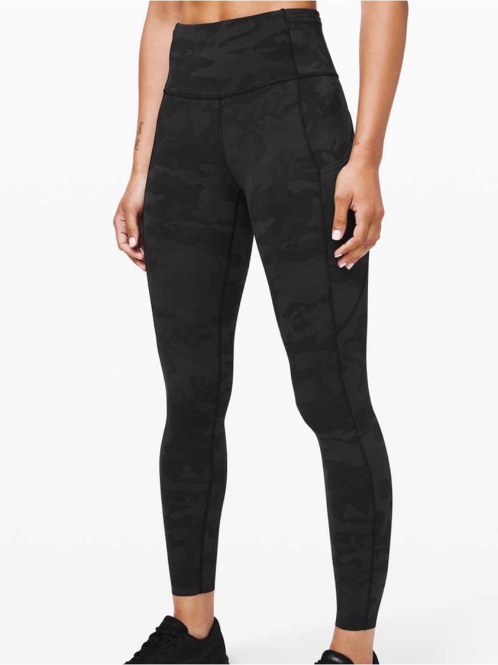 Lululemon 🖤 Fast and Free Tight in Black Camo - Size 2 NWOT - Picture 2 of 7